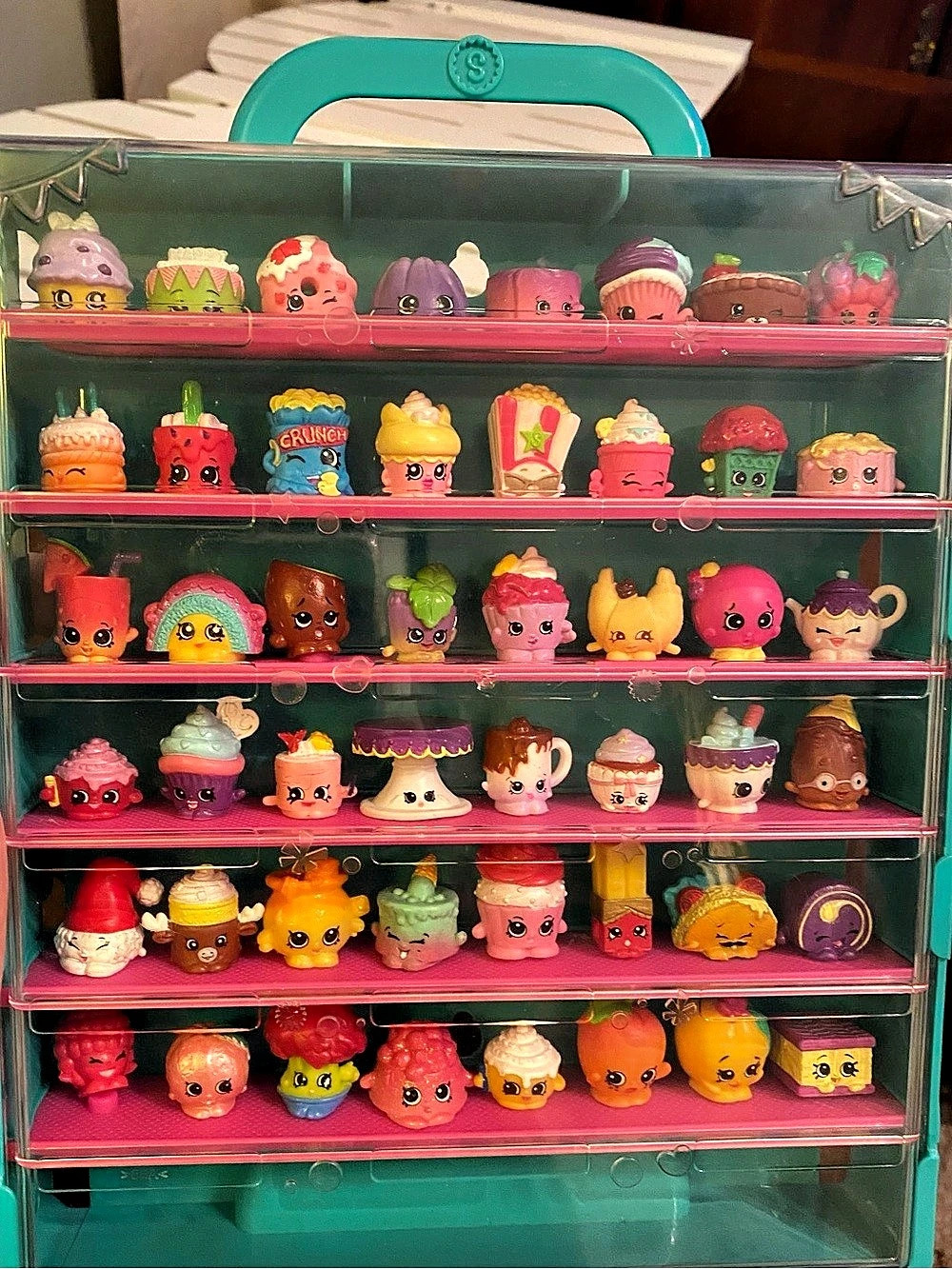 Moose Toys Shopkins Collector's Case with Figures Lot